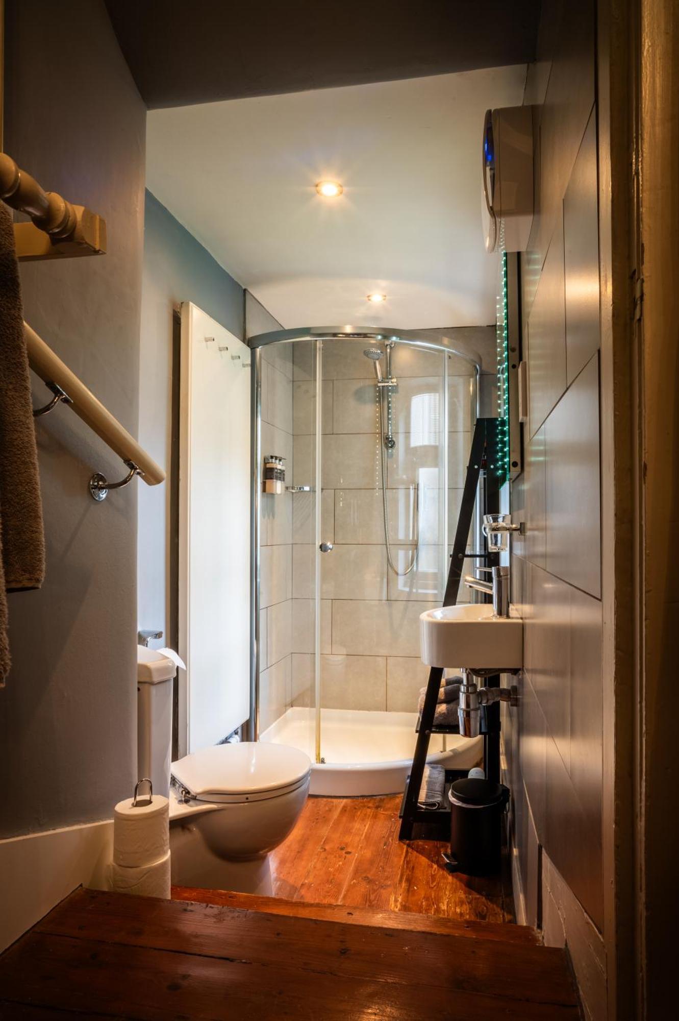إدنبرة Six Brunton Place Guest House المظهر الخارجي الصورة