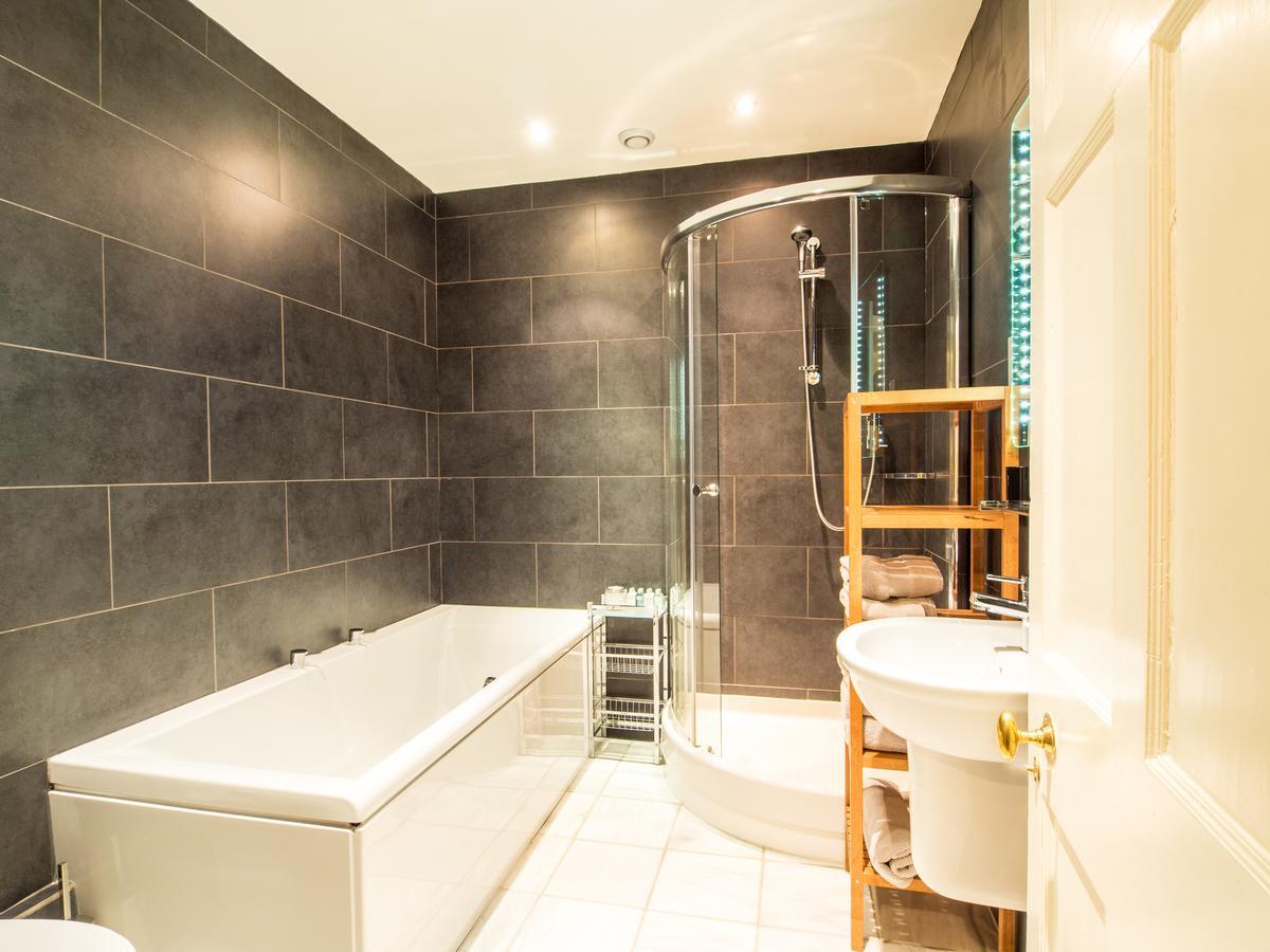 إدنبرة Six Brunton Place Guest House المظهر الخارجي الصورة
